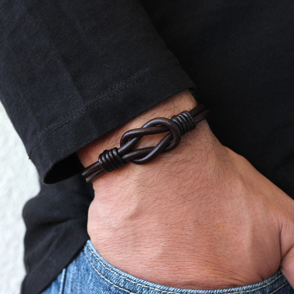 Pulseira Masculina de Couro com Nó Celta Infinito preta – foto principal
